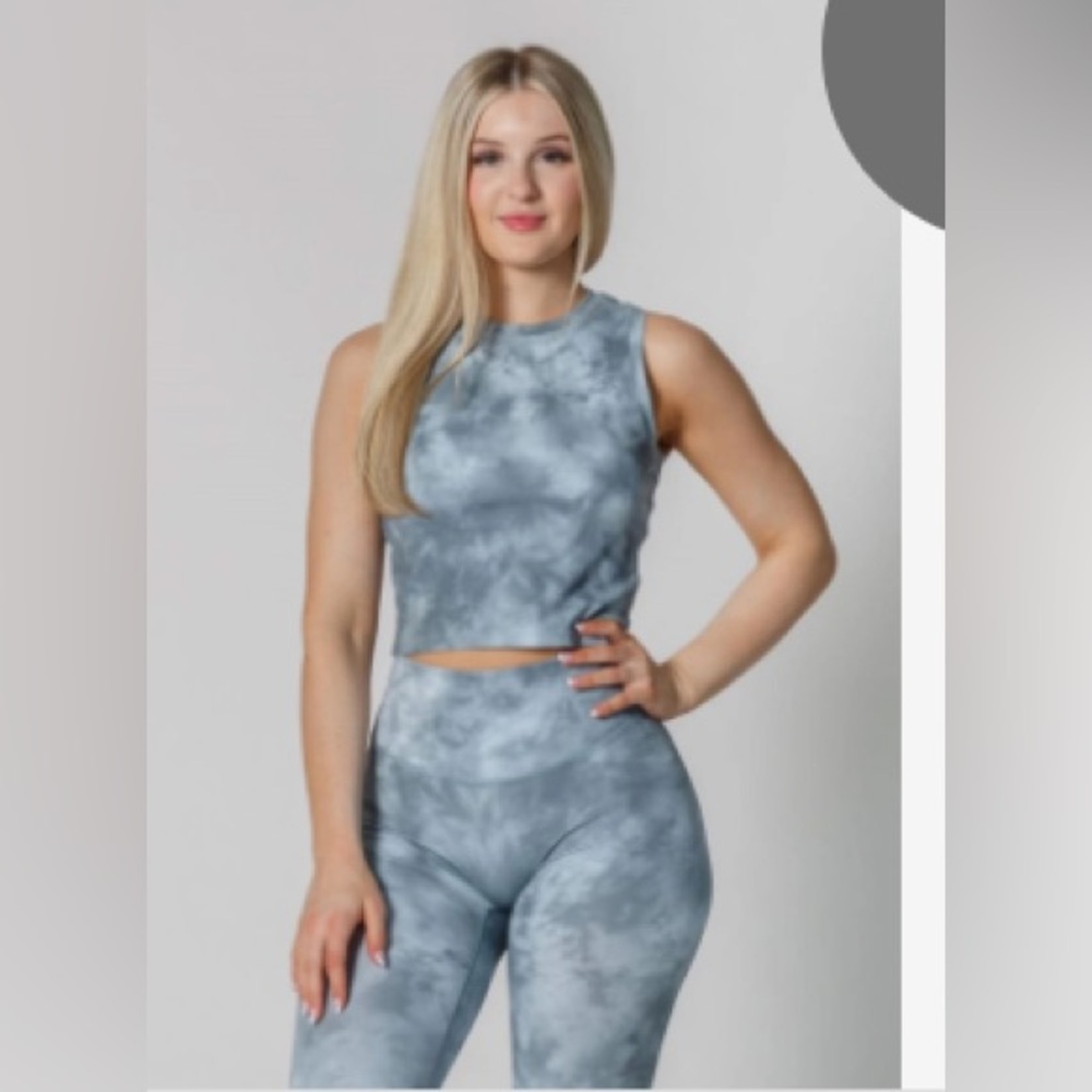 NWT ParagonFitwear Crop Top